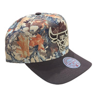 MITCHELL & NESS: Bulls Camo Leaf Snapback