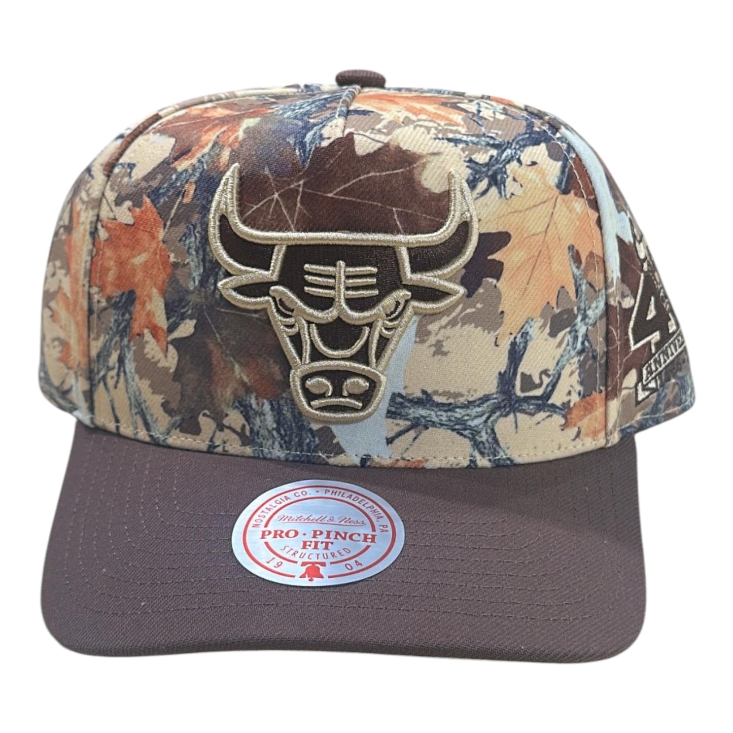 MITCHELL & NESS: Bulls Camo Leaf Snapback