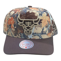 MITCHELL & NESS: Bulls Camo Leaf Snapback
