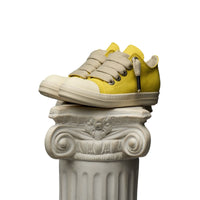 DUAA: Salm 28 Low Top Canvas Sneaker