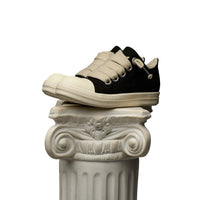 DUAA: Salm 28 Low Top Canvas Sneaker