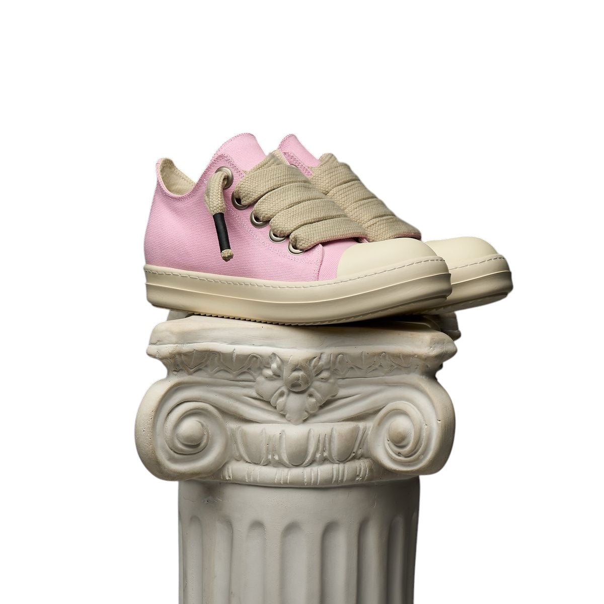 DUAA: Salm 28 Low Top Canvas Sneaker