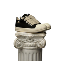 DUAA: Salm 28 Low Top Canvas Sneaker